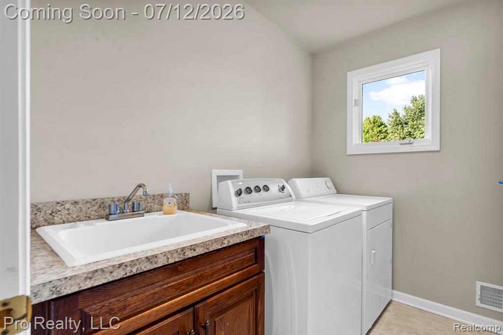 13838 Fawn Woods Court, Plymouth, MI 48170 — Photo 17