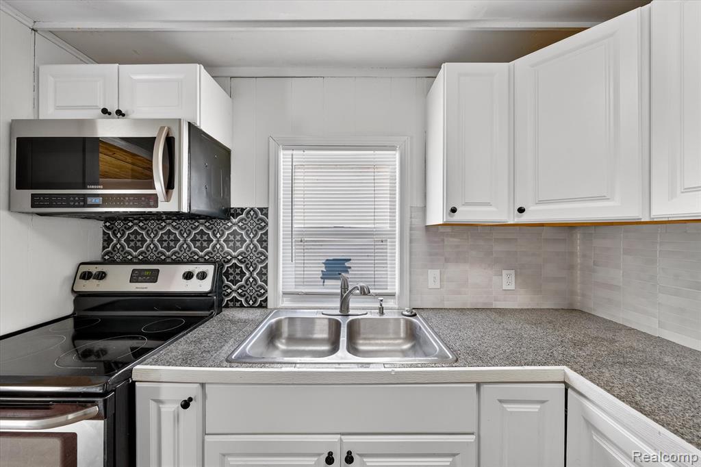 913 Cedar Street, St. Clair, MI 48079 — Photo 11