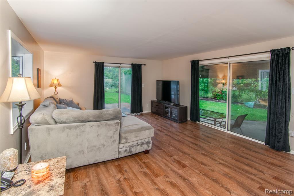 5255 OAKVIEW Drive, Swartz Creek, MI 48473 — Photo 8
