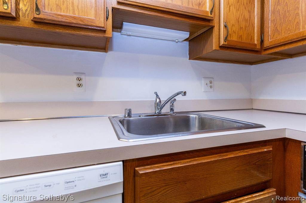 19710 W 13 Mile Road, 101, Beverly Hills, MI 48025 — Photo 18