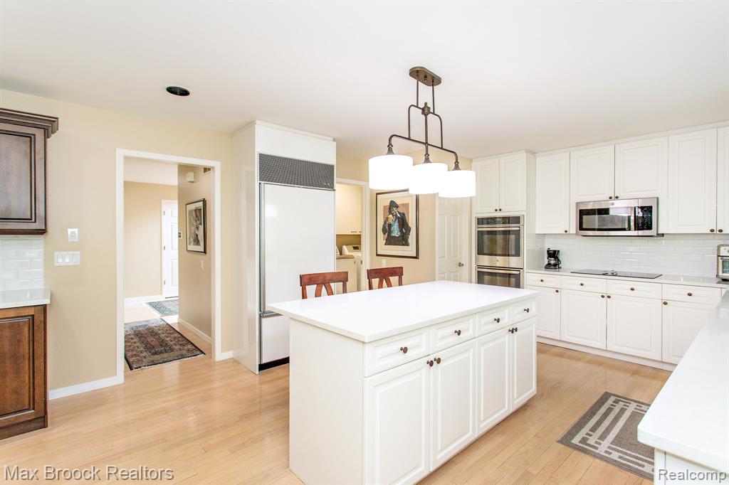 6524 Pleasant Lake Court, West Bloomfield, MI — Photo 20