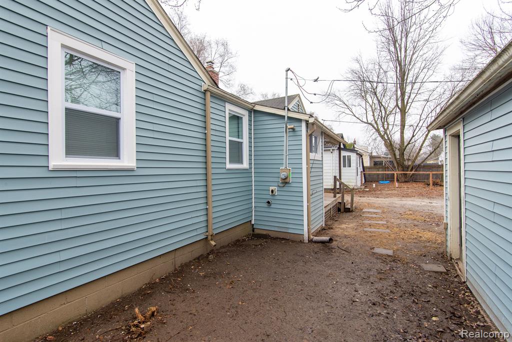 651 N IVANHOE Avenue, Ypsilanti, MI 48198 — Photo 18
