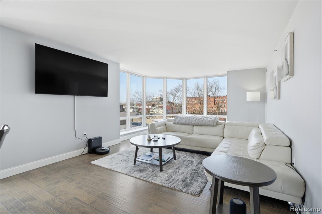 250 E Harbortown Drive, 404, Detroit, MI 48207 — Photo 10