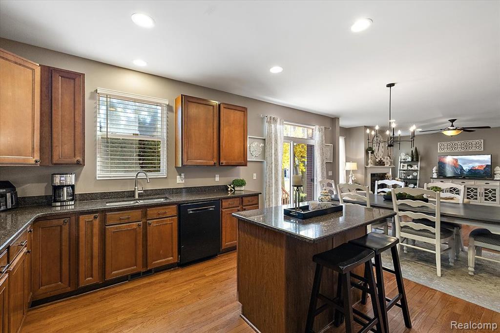 42512 Beechwood Drive, Sterling Heights, MI 48314 — Photo 24