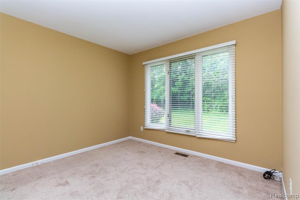 878 Dakota, Rochester Hills, MI 48307 — Photo 38