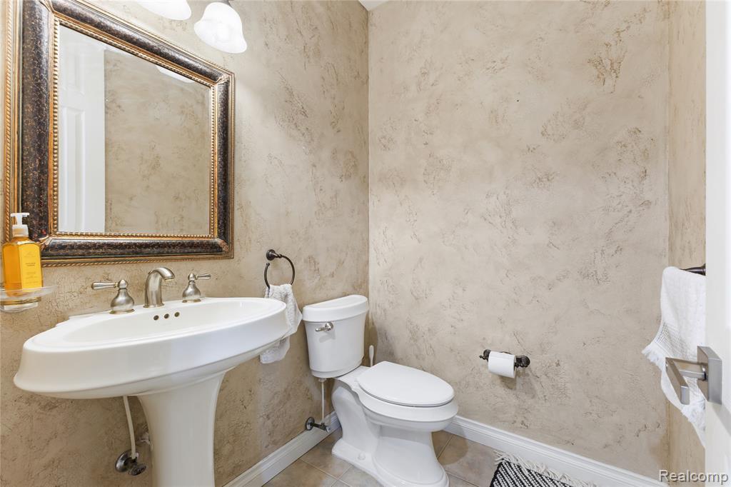 21675 Medallion Court, Macomb, MI 48044 — Photo 37