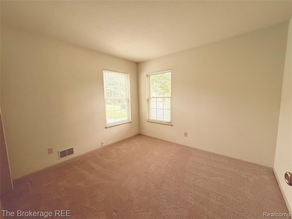 610 Perry Creek Drive, Grand Blanc, MI 48439 — Photo 13