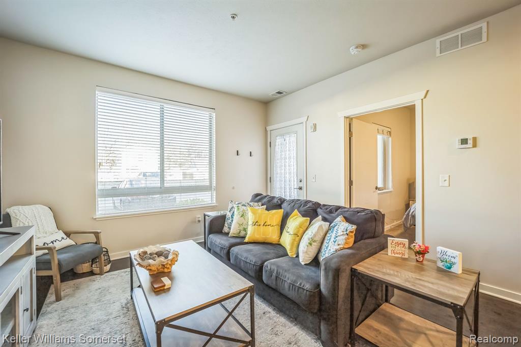 630 S GARFIELD Avenue, 107, Traverse City, MI 49686 — Photo 4