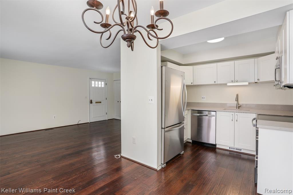 4952 Cara Court, Royal Oak, MI 48073 — Photo 6