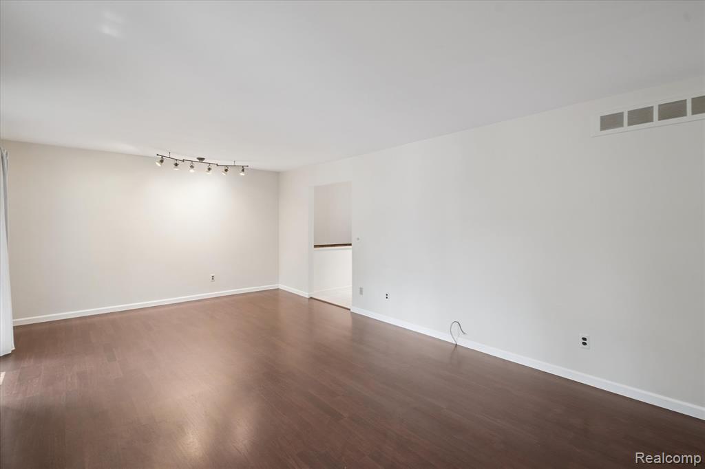 39559 Old Dominion Drive, Clinton Twp, MI 48038 — Photo 4