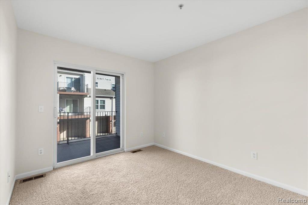 1664 CAMPAU FARMS Circle, 81-17, Detroit, MI 48207 — Photo 17