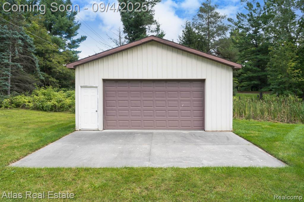 8557 Henderson Road, Goodrich Vlg, MI — Photo 10