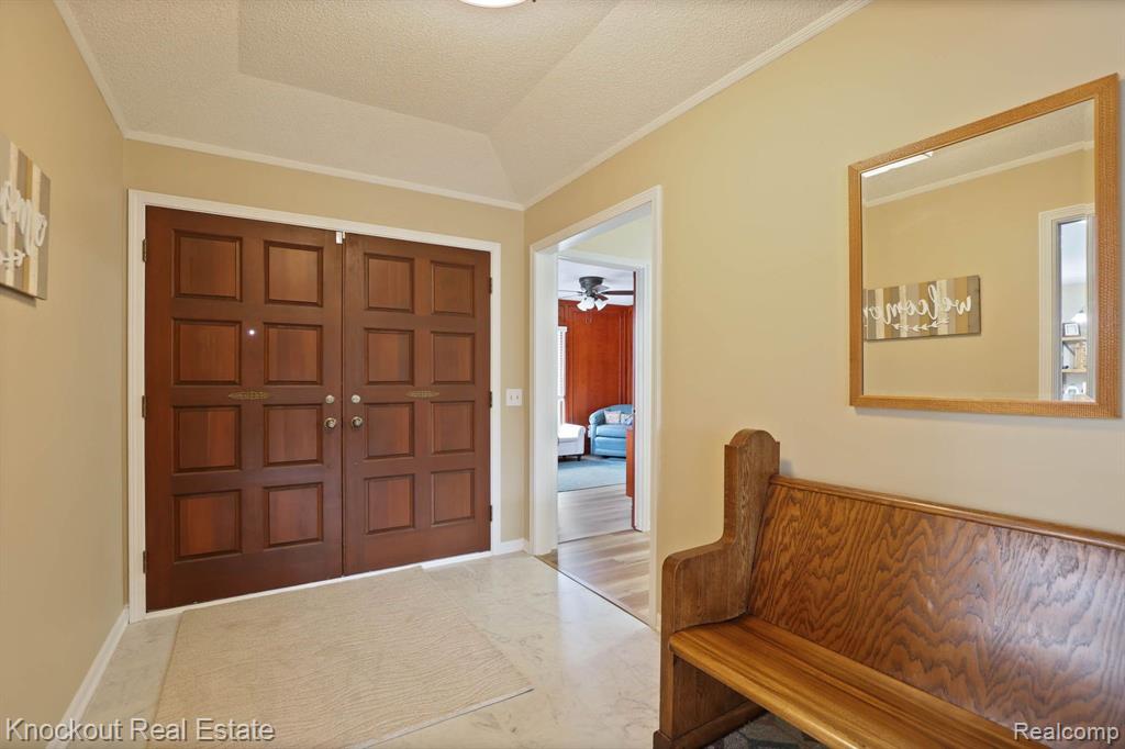 9350 OAKMONT Drive, Grand Blanc, MI 48439 — Photo 27