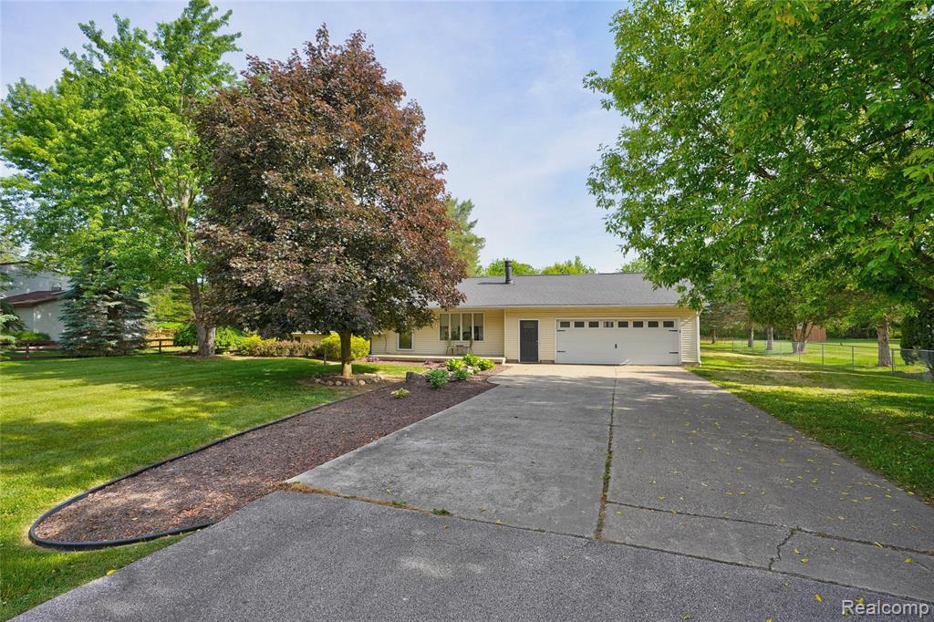 1055 E Hollywood Boulevard, Clio, MI 48420 — Photo 7