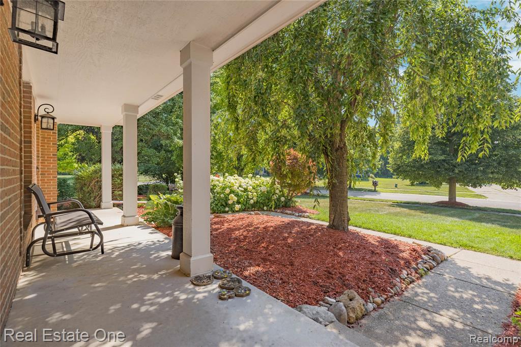 7570 Greenway Lane, West Bloomfield, MI 48324 — Photo 6