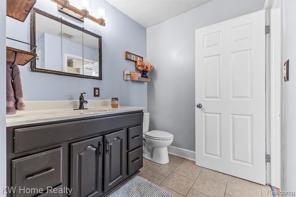 4215 Newton Road, Commerce Twp, MI 48390 — Photo 14