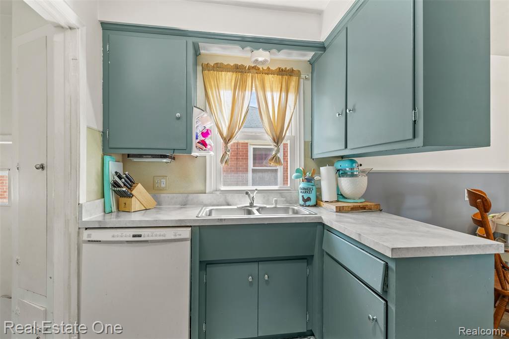 524 Pagel Avenue, Lincoln Park, MI 48146 — Photo 7