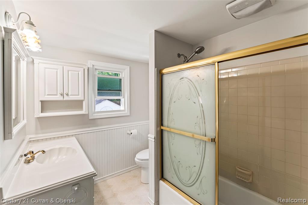 505 Hollywood Avenue, Grosse Pointe Woods, MI 48236 — Photo 22