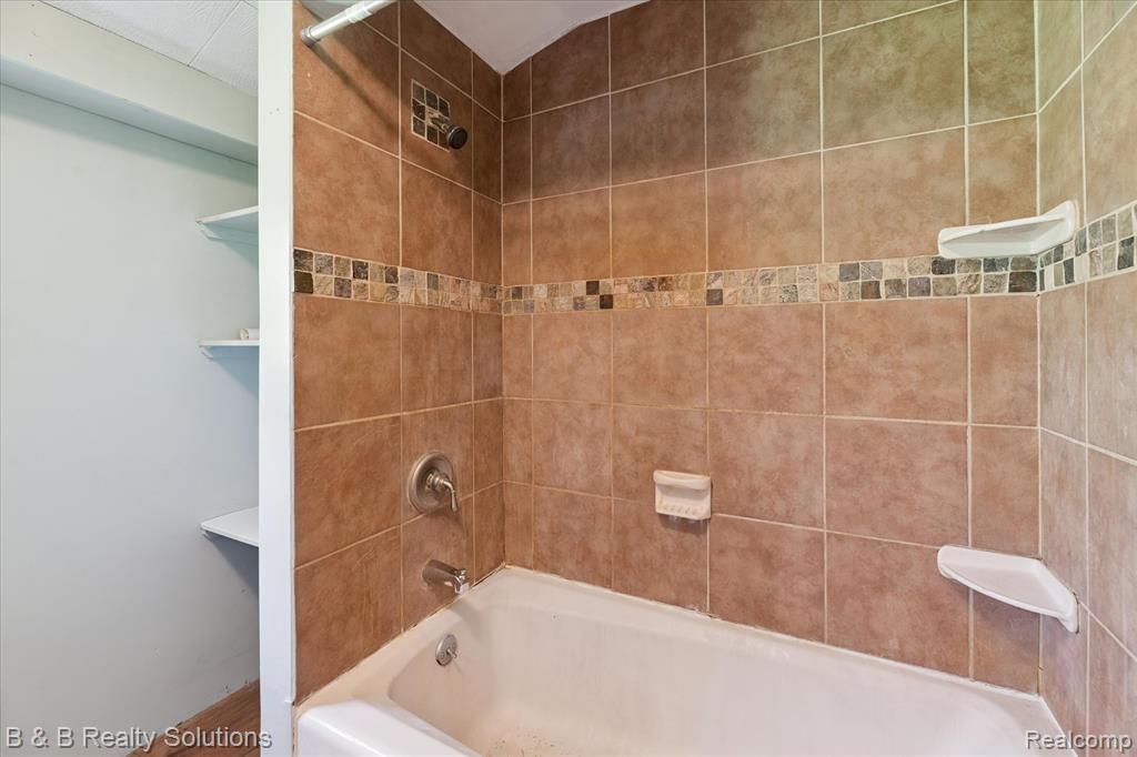 5159 Millis Road, North Branch, MI 48461 — Photo 27