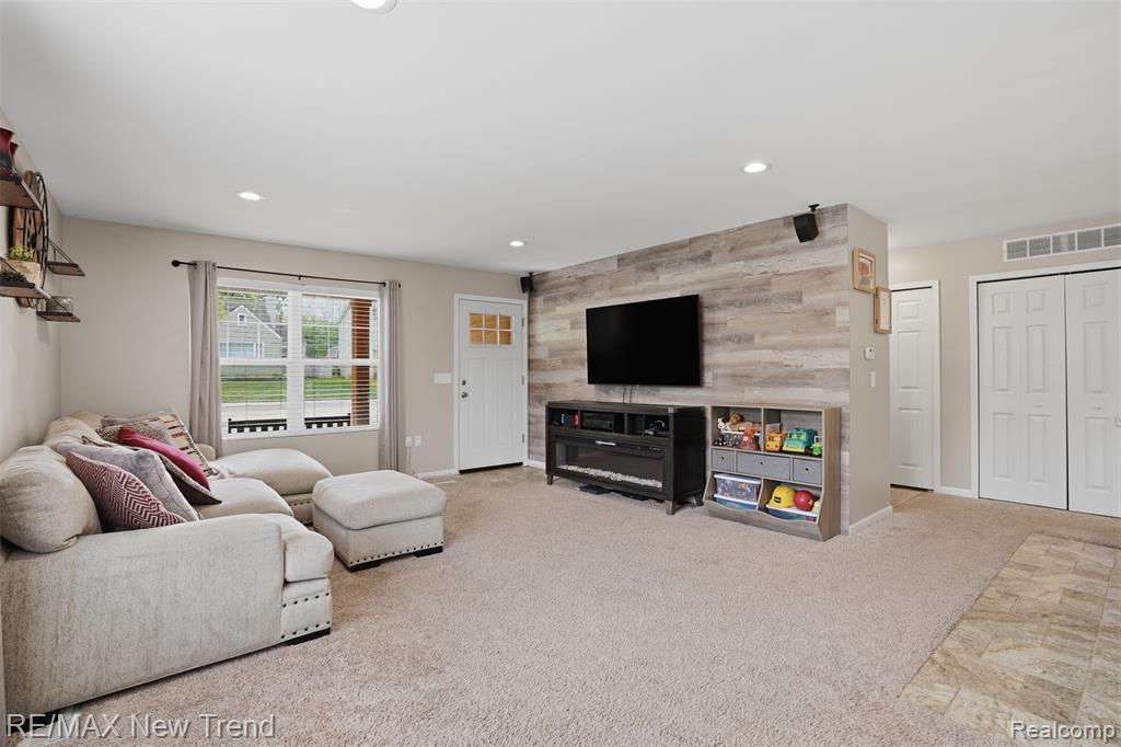 6070 Hackett, Waterford, MI 48327 — Photo 7