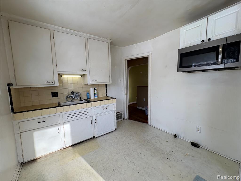 4216 Syracuse Street, Dearborn Heights, MI 48125 — Photo 8