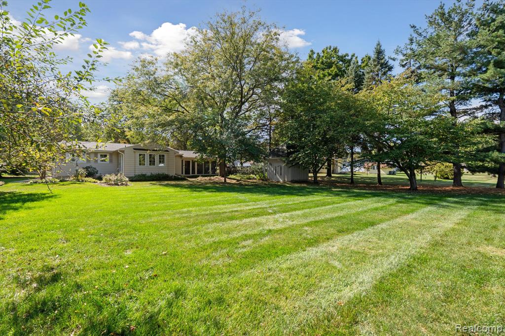 915 E River Road, Flushing, MI 48433 — Photo 47