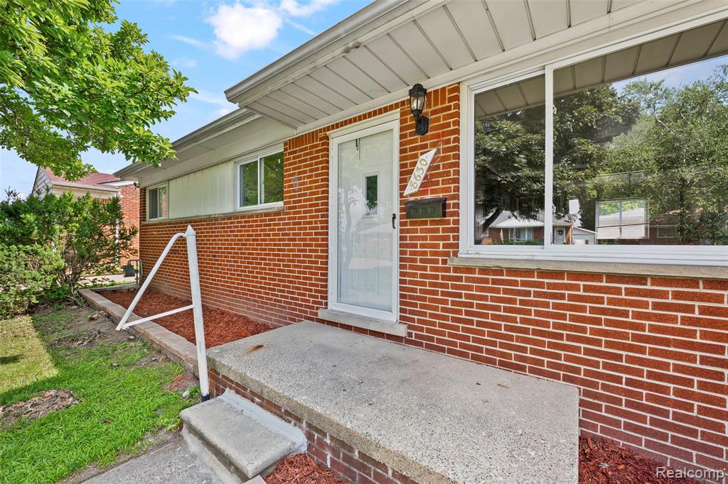 8630 N Evangeline Street, Dearborn Heights, MI 48127 — Photo 6