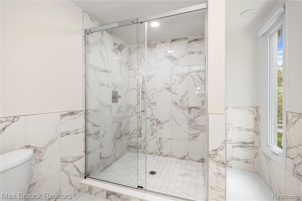 4490 Strathdale Lane, West Bloomfield, MI 48323 — Photo 39