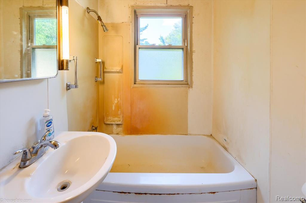 4425 West Street, Leonard, MI 48367 — Photo 17