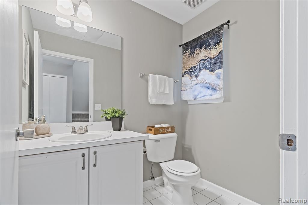 549 Winwood Court, Walled Lake, MI 48390 — Photo 16