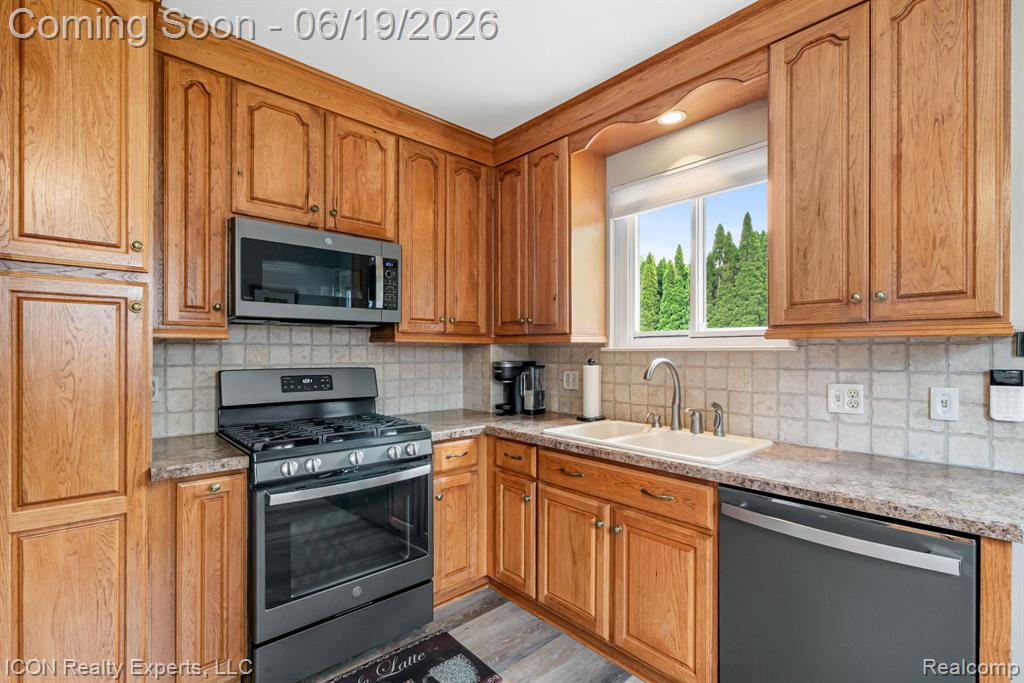 39738 Day Drive E, Clinton Twp, MI 48038 — Photo 17