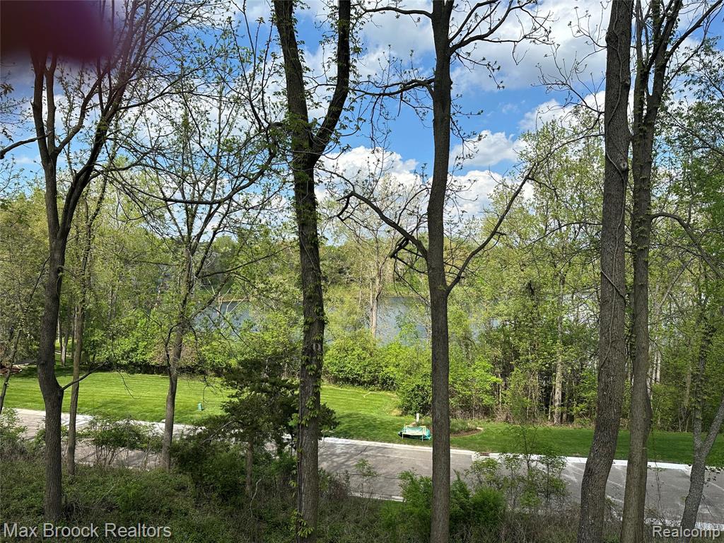 4933 Woodcliff Hill Road N, West Bloomfield, MI 48323 — Photo 48