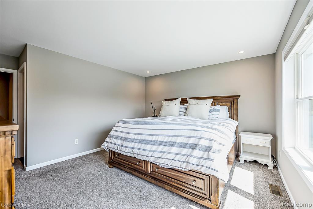 11634 Island Court, Hartland, MI 48353 — Photo 39