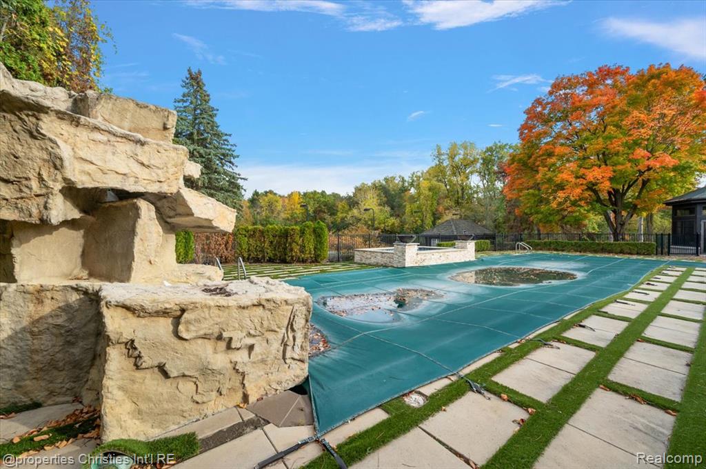 3701 Northwood, West Bloomfield, MI, 48324