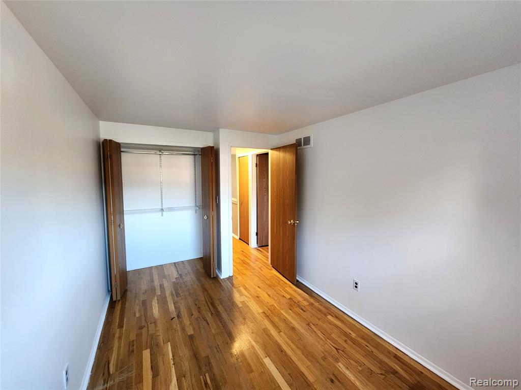 8665 Sterling, Center Line, MI 48015 — Photo 17