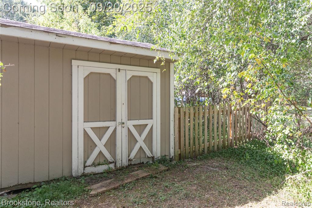 810 Beardon, Lake Orion, MI 48362 — Photo 8