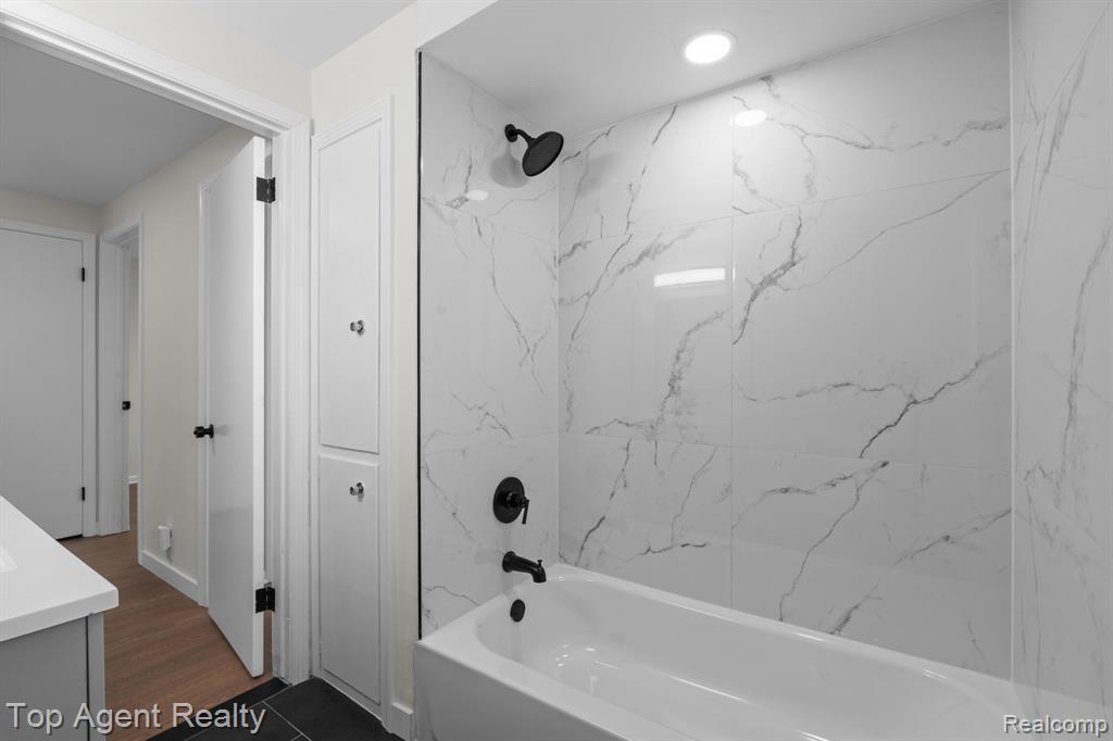 23701 Marlow Street, Oak Park, MI 48237 — Photo 32