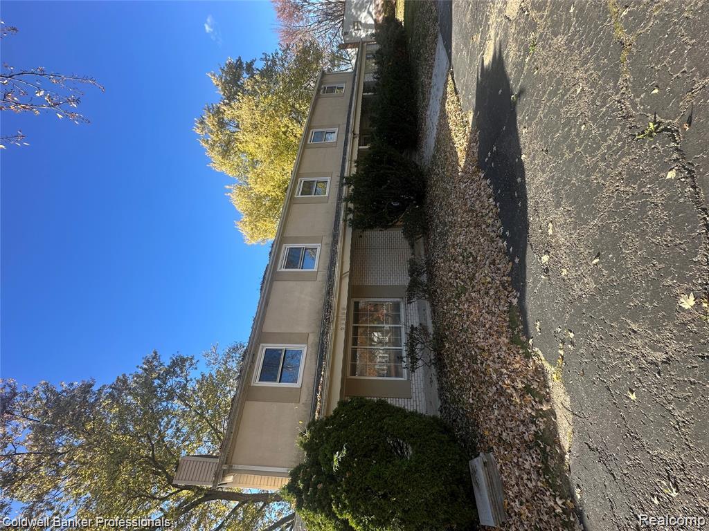 1065 Equestrian Drive, South Lyon, MI, 48178