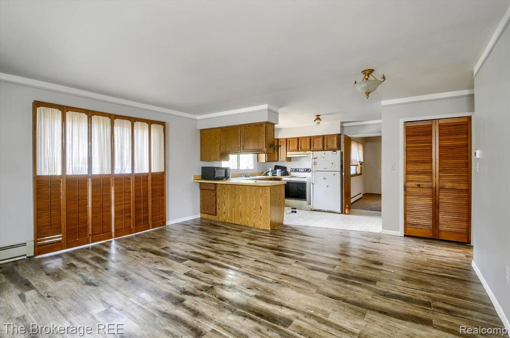 688 UPHILL Road, Milford, MI 48381 — Photo 33