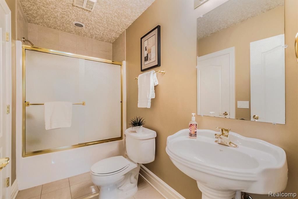 8294 WARWICK GROVES, Grand Blanc, MI 48439 — Photo 52