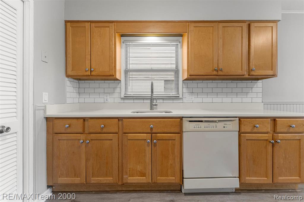 7322 Fenton Street, Dearborn Heights, MI 48127 — Photo 15