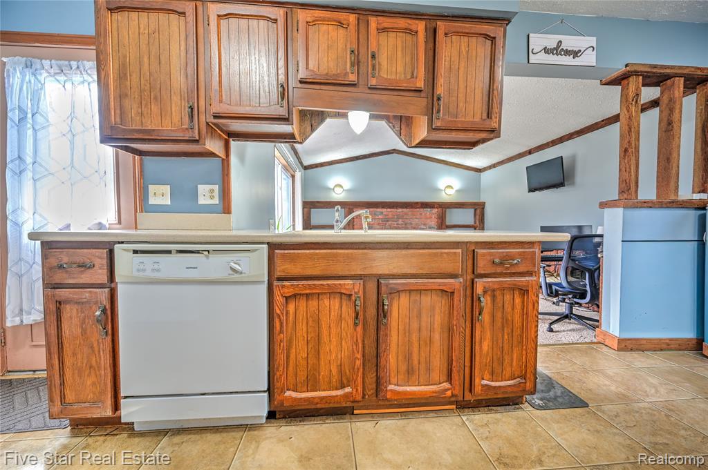 12335 Big Lake Road, Davisburg, MI 48350 — Photo 12