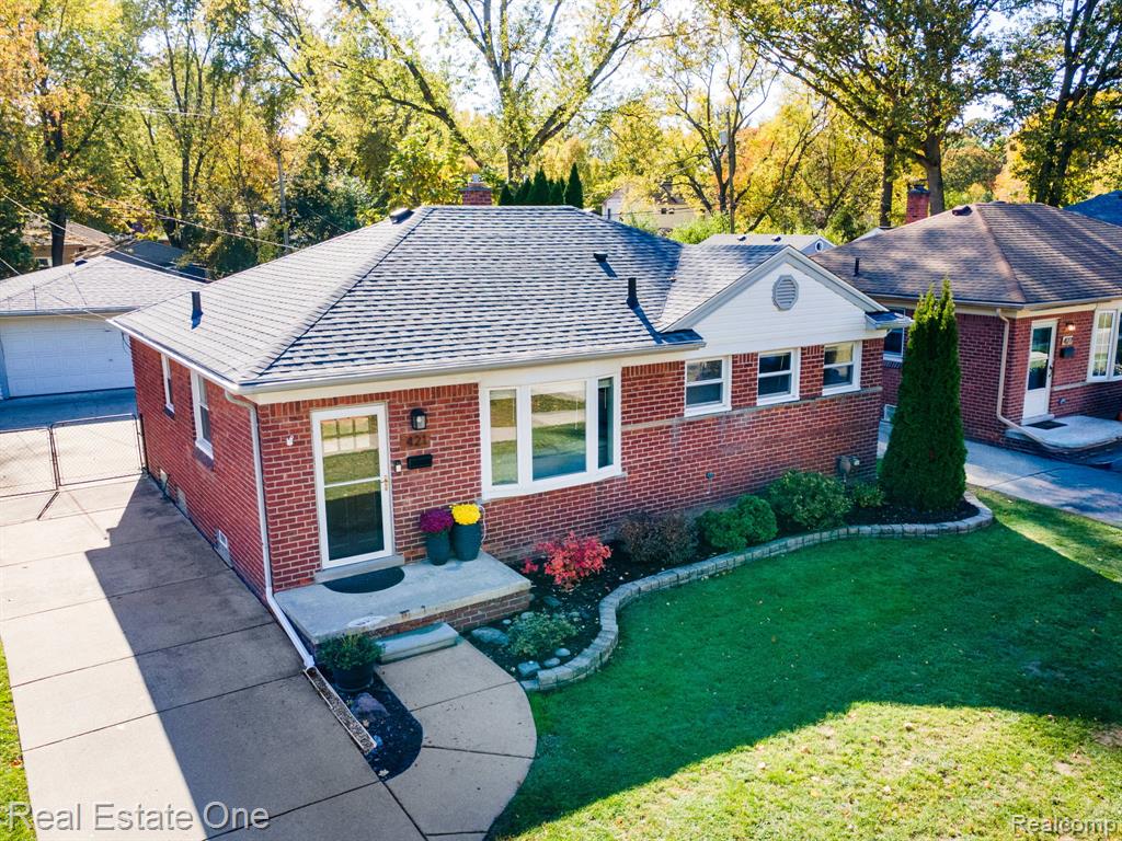 421 W Sunnybrook Drive, Royal Oak, MI 48073 — Photo 3
