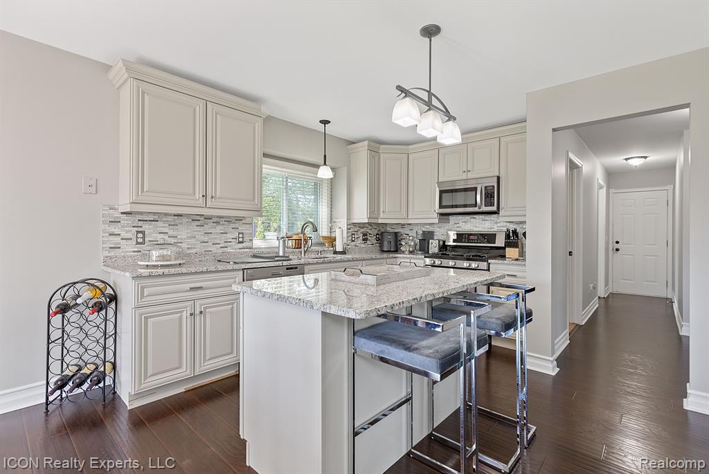 51874 EMIL Drive, Macomb, MI 48042 — Photo 13