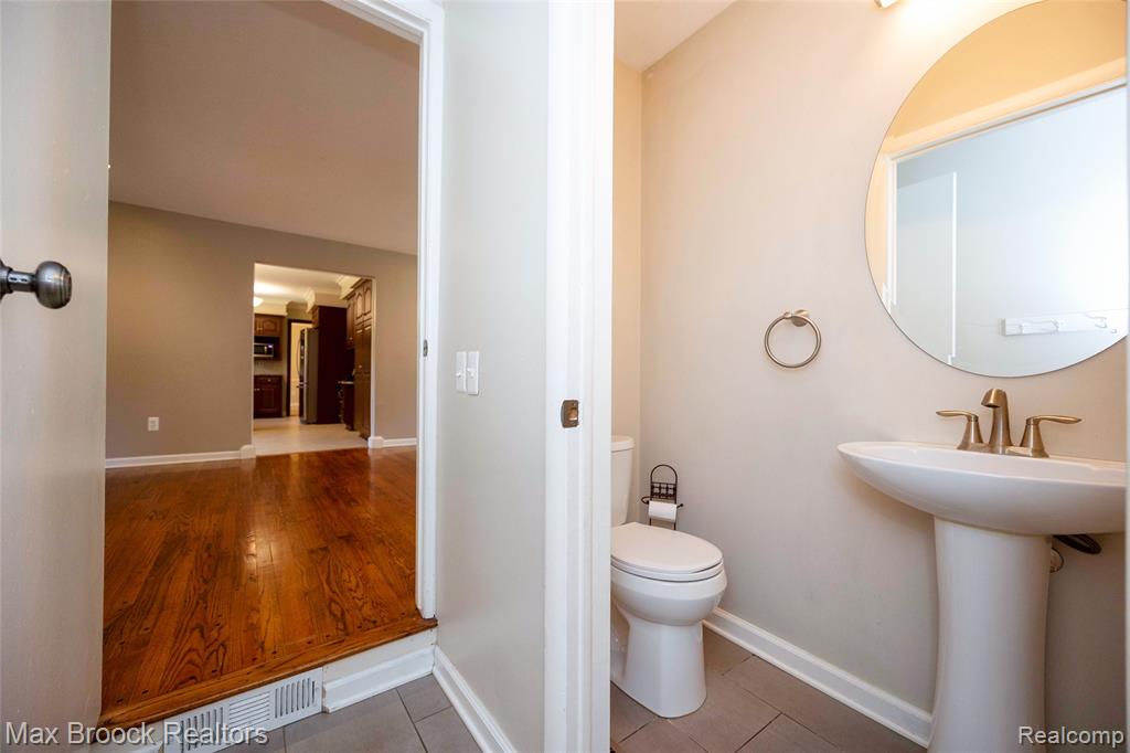 30830 Lincolnshire E, Beverly Hills, MI 48025 — Photo 9