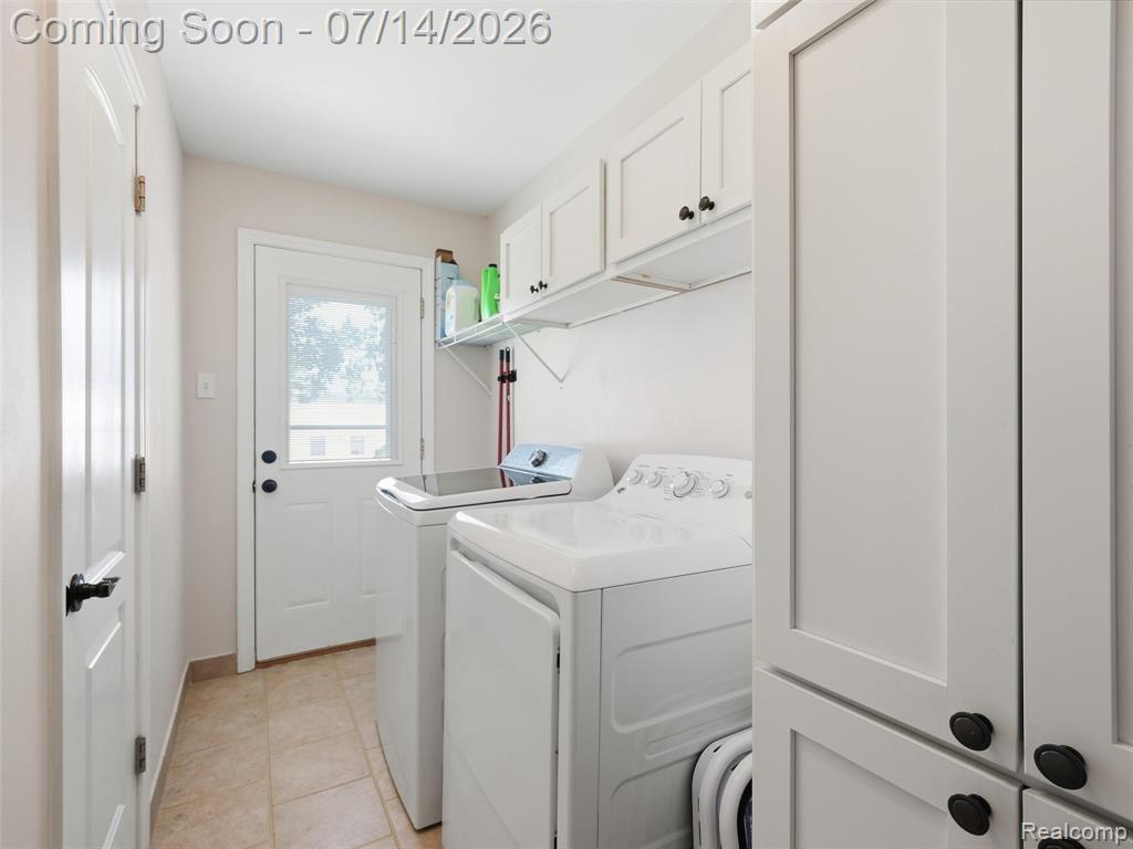 39582 Burton Drive, Novi, MI — Photo 17