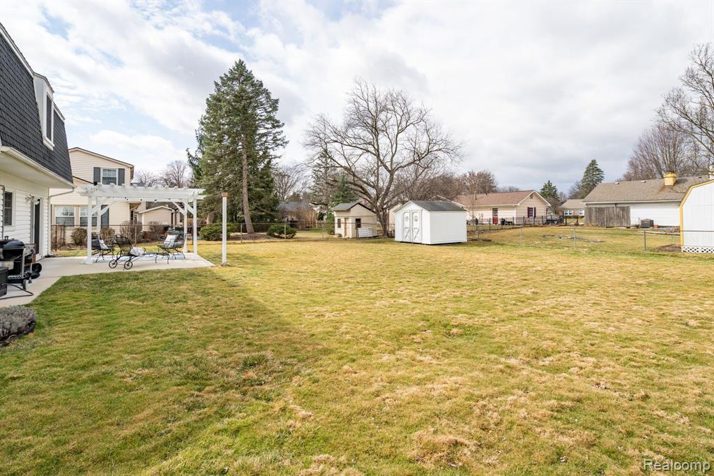 4855 CAROL Drive, Troy, MI 48085 — Photo 38