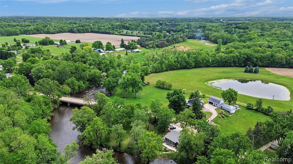 10810 Petrieville Highway, Eaton Rapids, MI 48827 — Photo 2