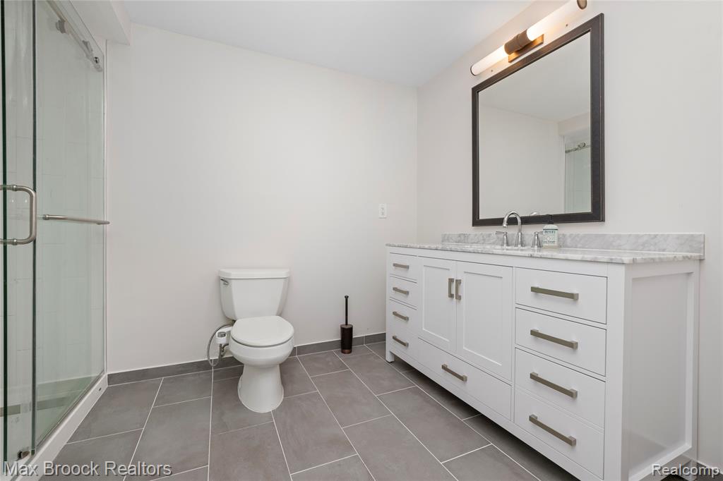 6986 Crosswell Drive, West Bloomfield, MI — Photo 52