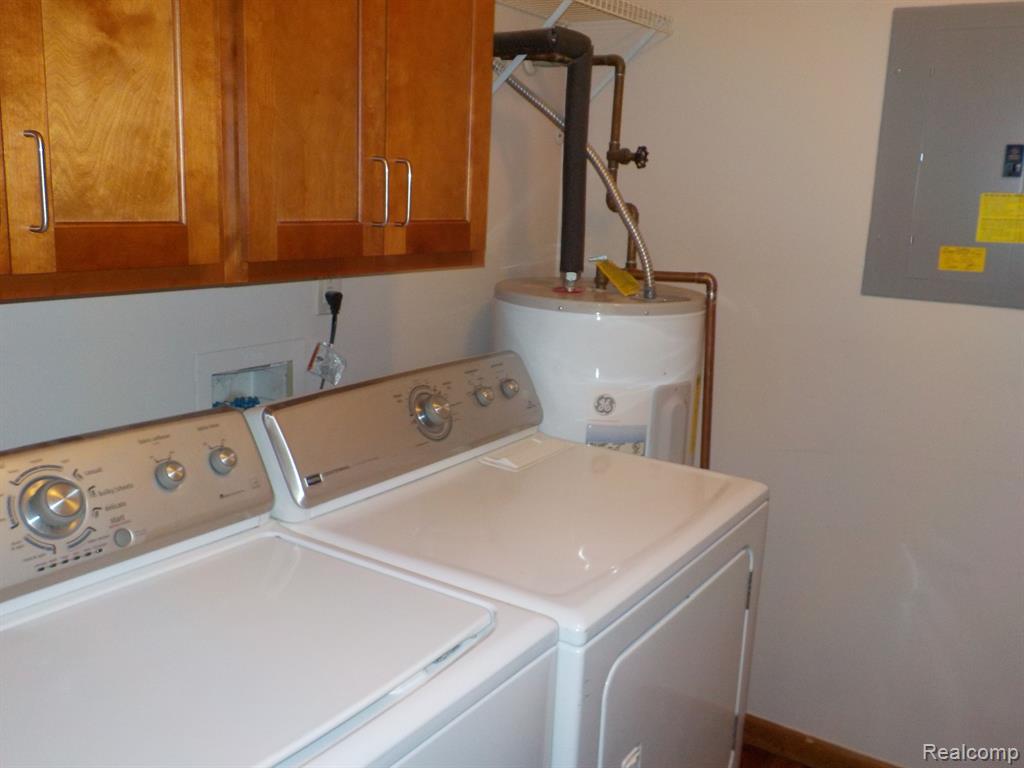1205 HARBOUR Drive, 40, Trenton, MI 48183 — Photo 11